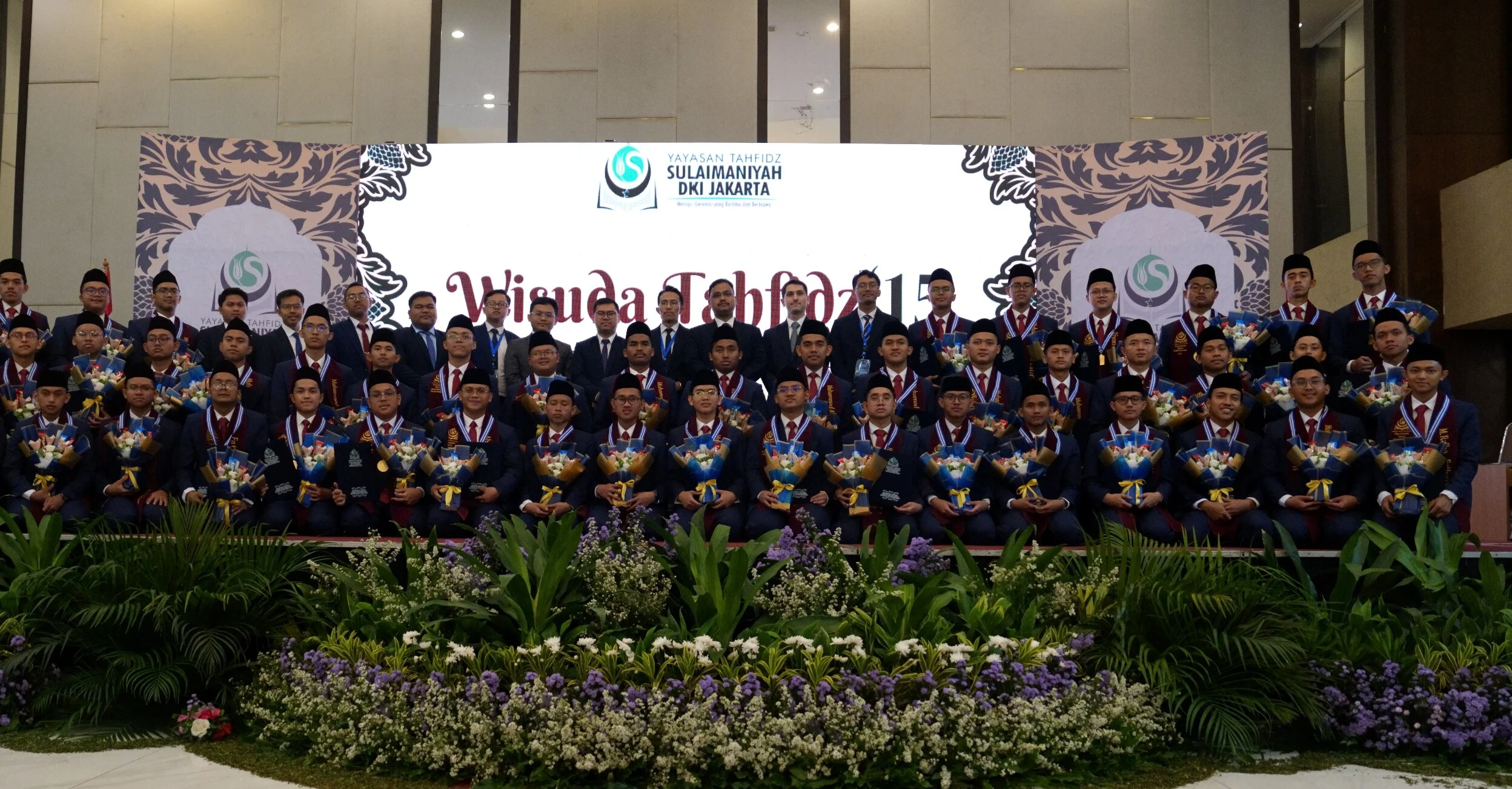 Foto 21 dari album Wisuda Sponsor Tahfidz 2025